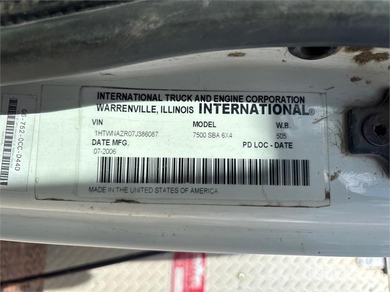 International 500-55-AM 55 ft on International 7500 6x4 Bucket Camion nacelle