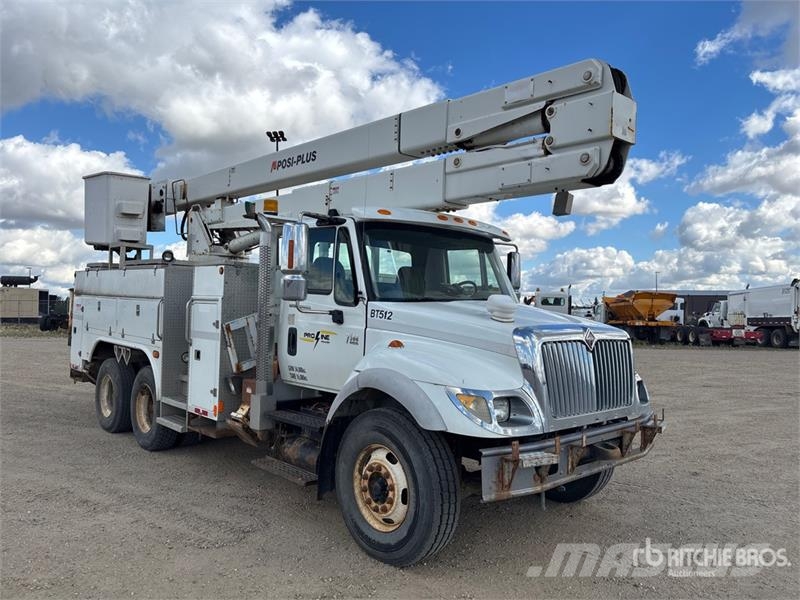International 500-55-AM 55 ft on International 7500 6x4 Bucket Camion nacelle