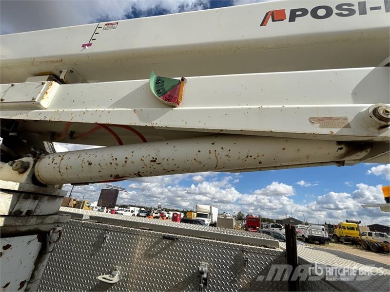 International 500-55-AM 55 ft on International 7500 6x4 Bucket Camion nacelle