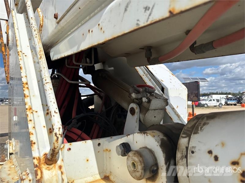 International 500-55-AM 55 ft on International 7500 6x4 Bucket Camion nacelle