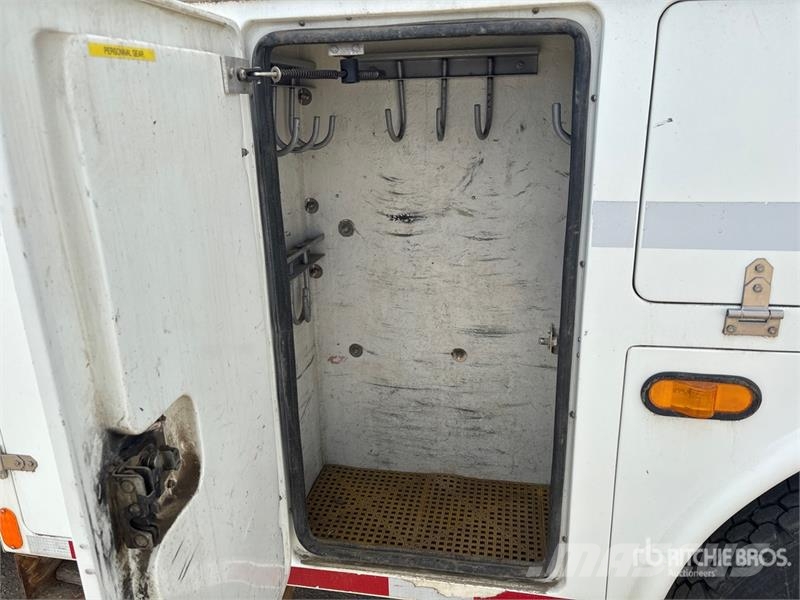 International 500-55-AM 55 ft on International 7500 6x4 Bucket Camion nacelle