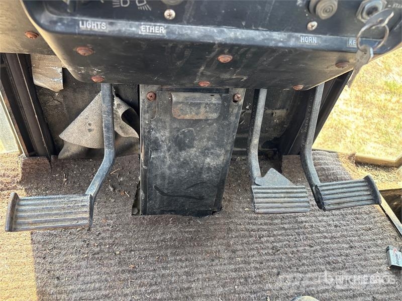 International 5088 2WD Tractor الجرارات