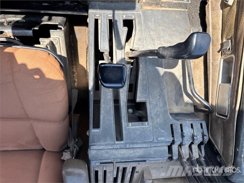 International 5088 2WD Tractor الجرارات