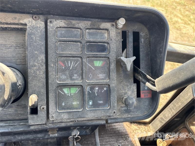 International 5088 2WD Tractor الجرارات