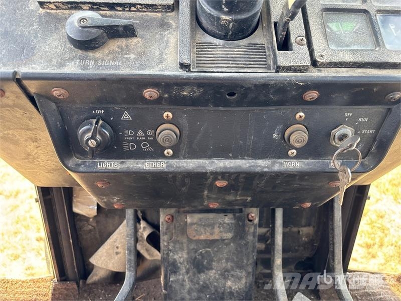 International 5088 2WD Tractor الجرارات