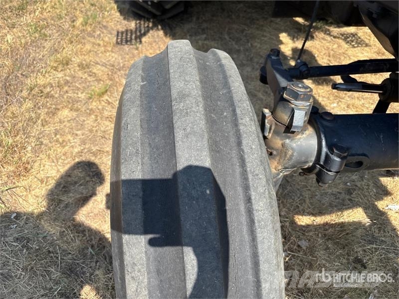 International 5088 2WD Tractor الجرارات