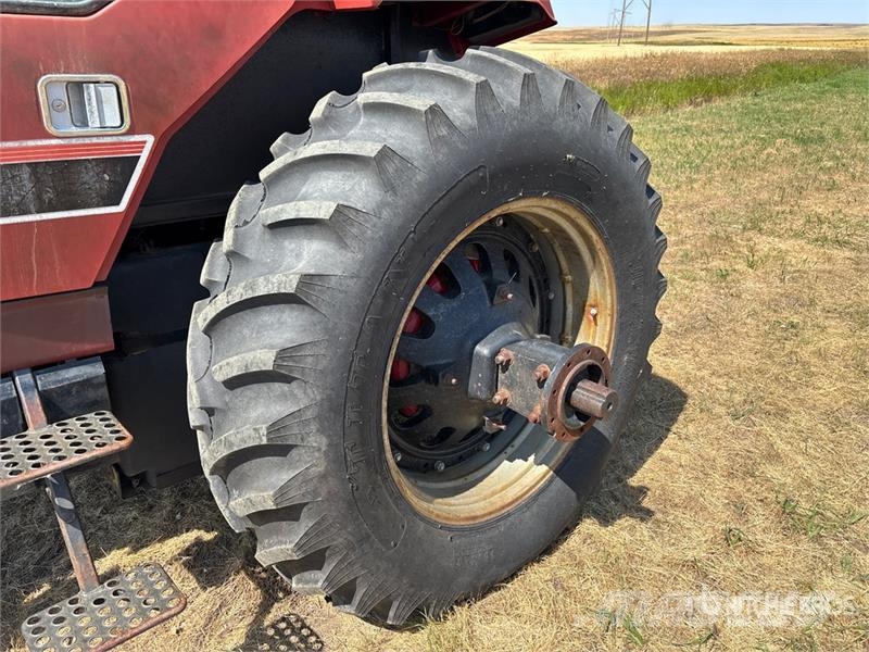 International 5088 2WD Tractor الجرارات