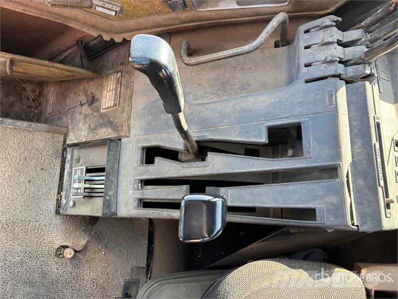 International 5488 2WD Tractor Трактори