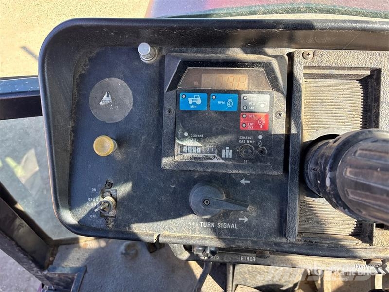 International 5488 2WD Tractor Трактори