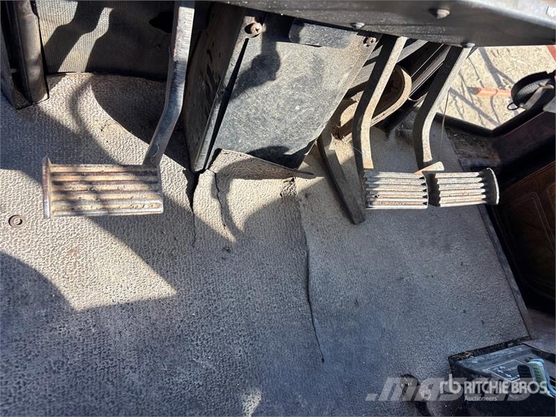 International 5488 2WD Tractor Трактори