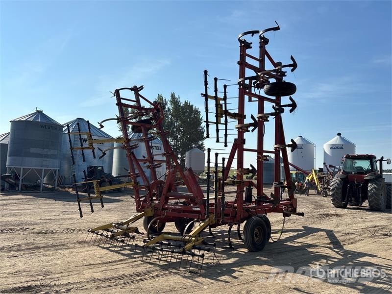 International 55 35 ft Chisel Plow Beitelploeg