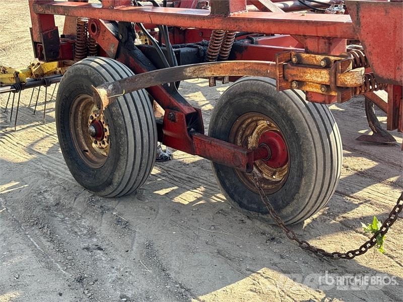 International 55 35 ft Chisel Plow Beitelploeg