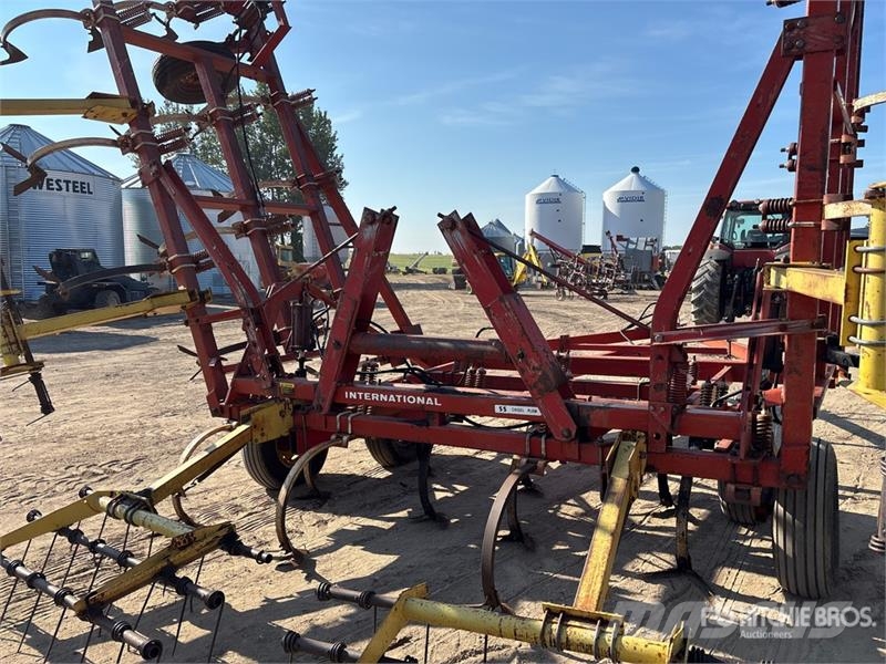 International 55 35 ft Chisel Plow Beitelploeg
