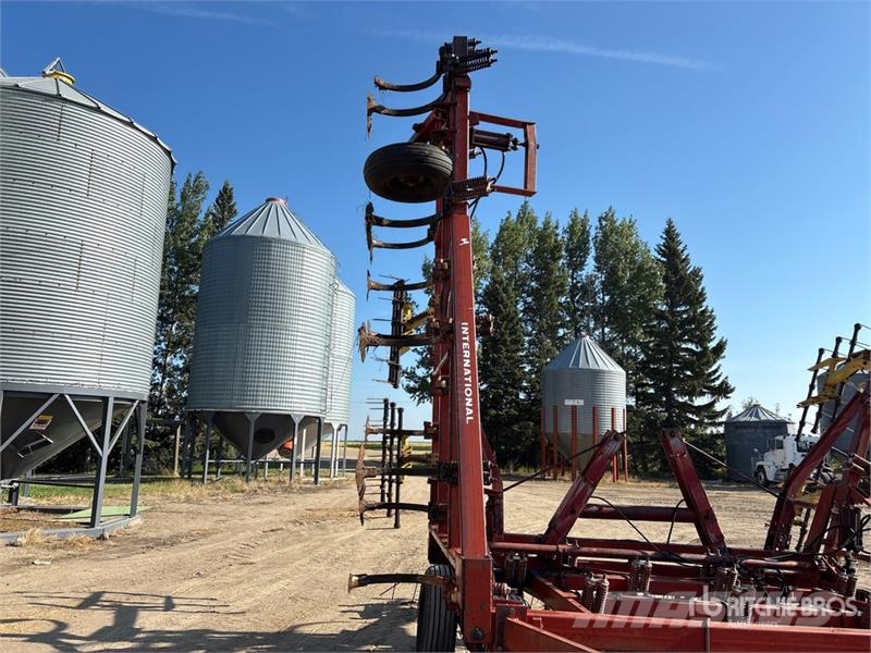 International 55 35 ft Chisel Plow Beitelploeg