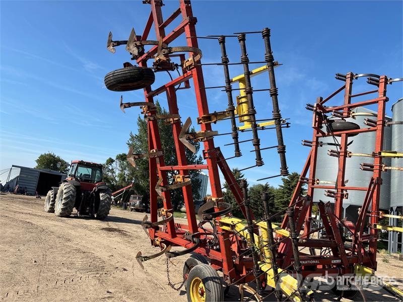 International 55 35 ft Chisel Plow Beitelploeg