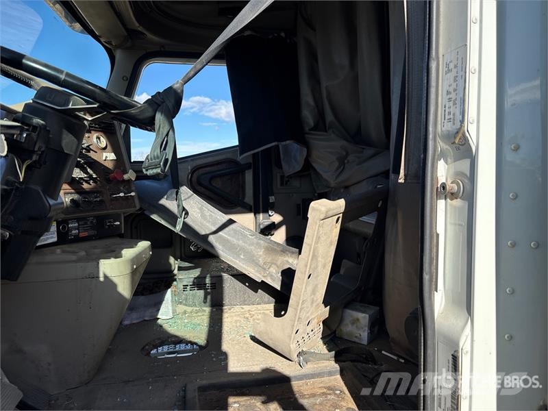 International 5900 Кабини