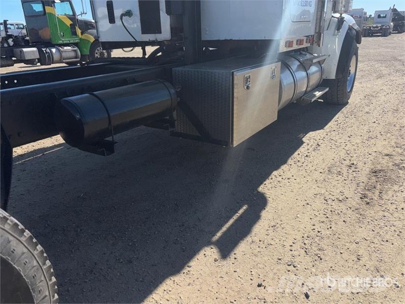 International 5900i 8x6 Sleeper Cab and Chassis Кабины
