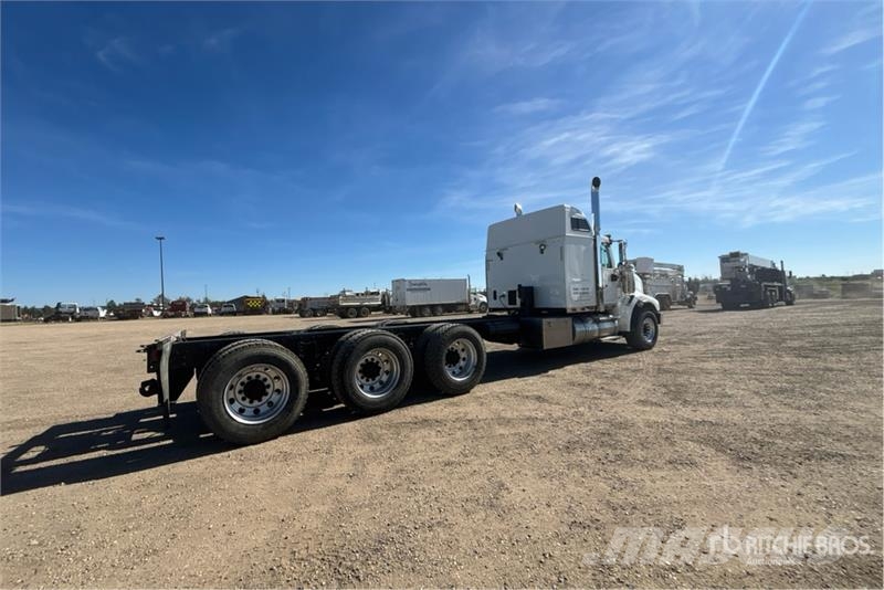 International 5900i 8x6 Sleeper Cab and Chassis Кабины