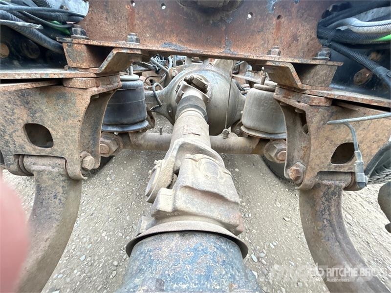 International 5900i 8x6 Cab and Chassis Cabines