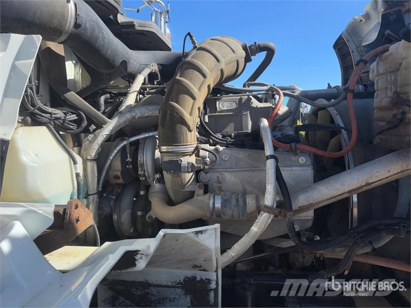 International 5900i 8x6 Sleeper Cab and Chassis Кабины