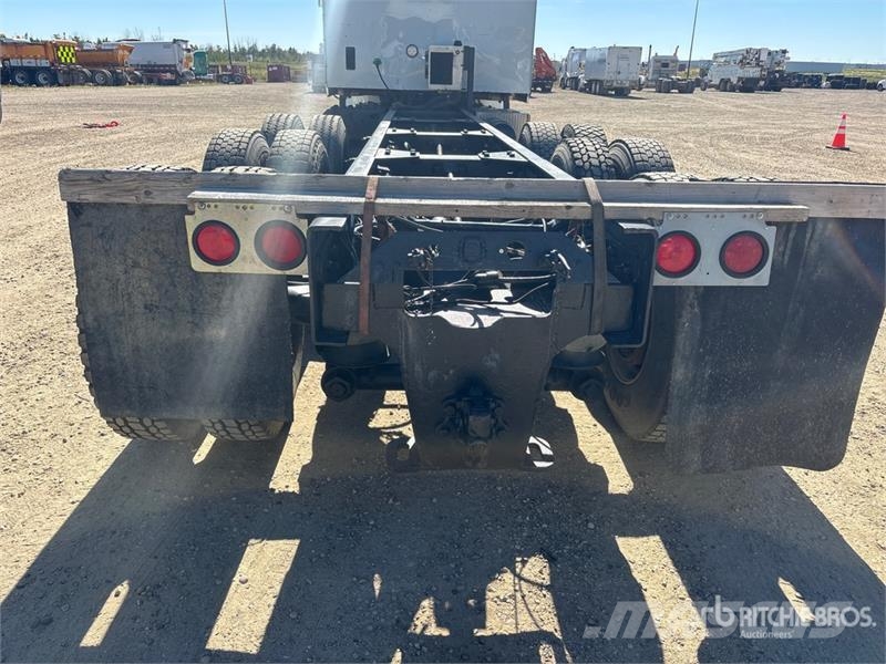 International 5900i 8x6 Sleeper Cab and Chassis Кабины
