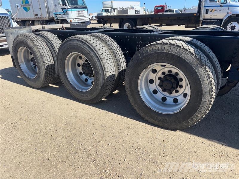International 5900i 8x6 Sleeper Cab and Chassis Кабины