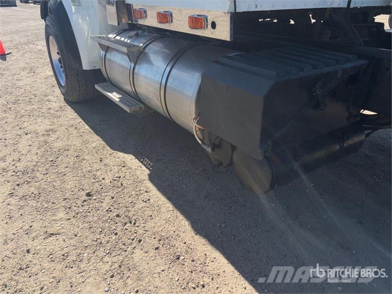 International 5900i 8x6 Sleeper Cab and Chassis Кабины
