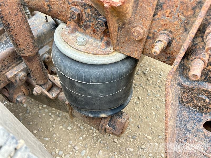 International 5900i 8x6 Cab and Chassis Cabines