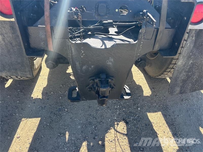 International 5900i 8x6 Sleeper Cab and Chassis Кабины