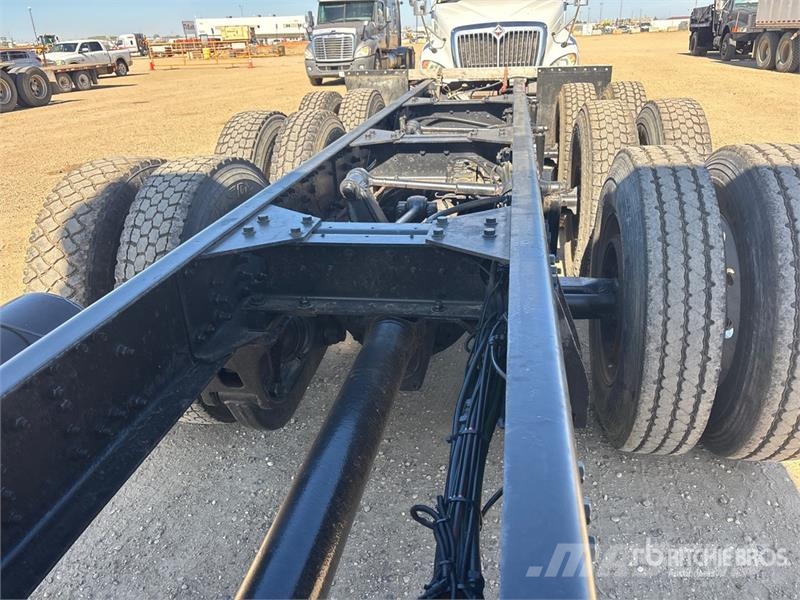 International 5900i 8x6 Sleeper Cab and Chassis Кабины