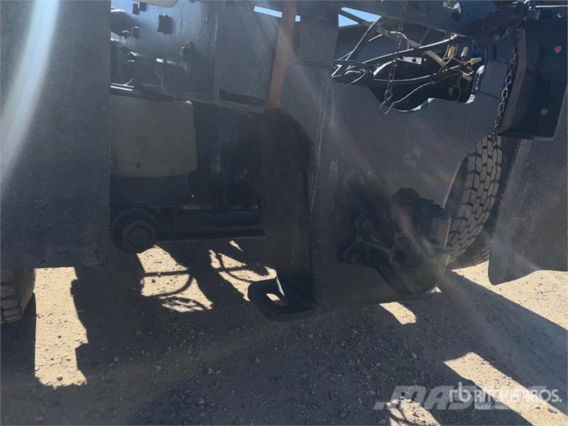International 5900i 8x6 Sleeper Cab and Chassis Кабины