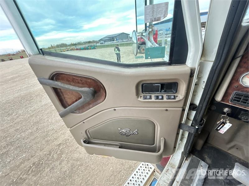 International 5900i 8x6 Cab and Chassis Cabines