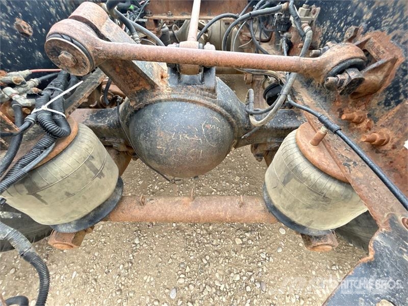 International 5900i 8x6 Cab and Chassis Cabines
