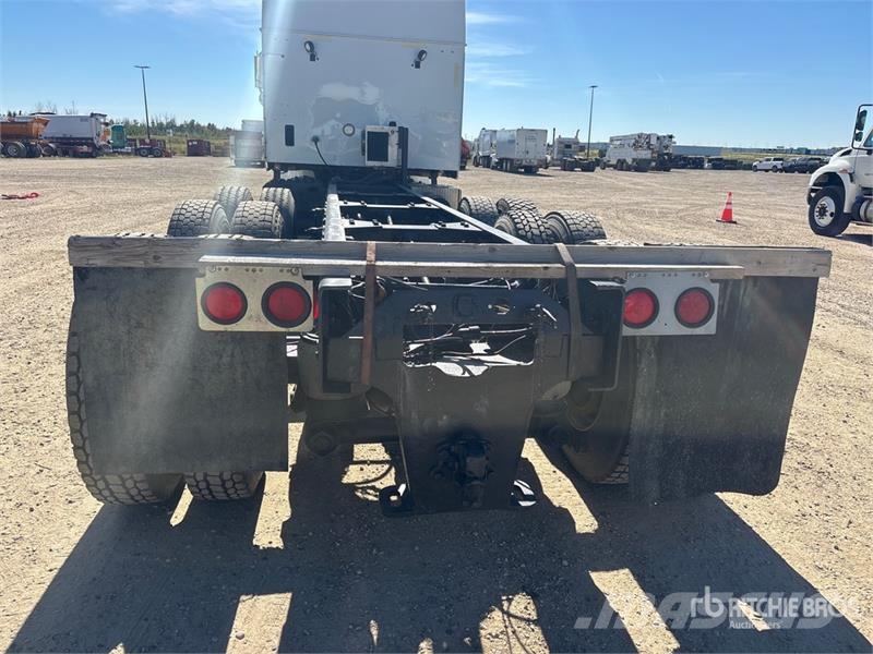 International 5900i 8x6 Sleeper Cab and Chassis Кабины
