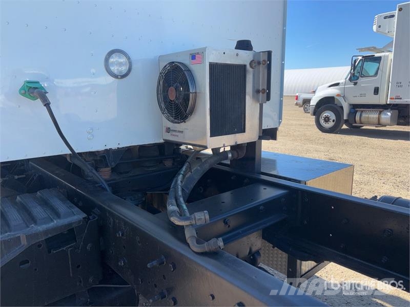 International 5900i 8x6 Sleeper Cab and Chassis Кабины