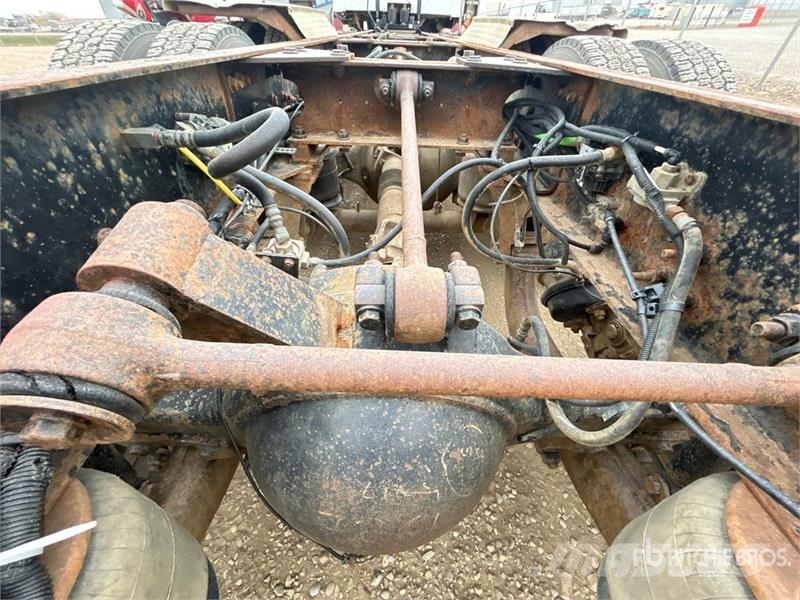 International 5900i 8x6 Cab and Chassis Cabines