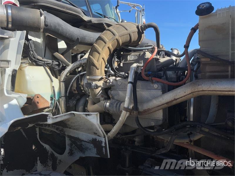 International 5900i 8x6 Sleeper Cab and Chassis Кабины