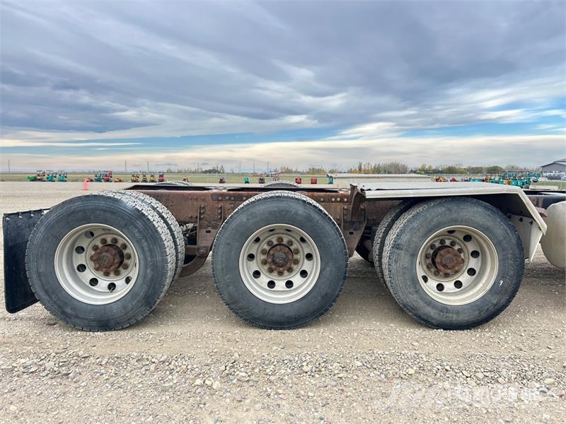 International 5900i 8x6 Cab and Chassis Cabines