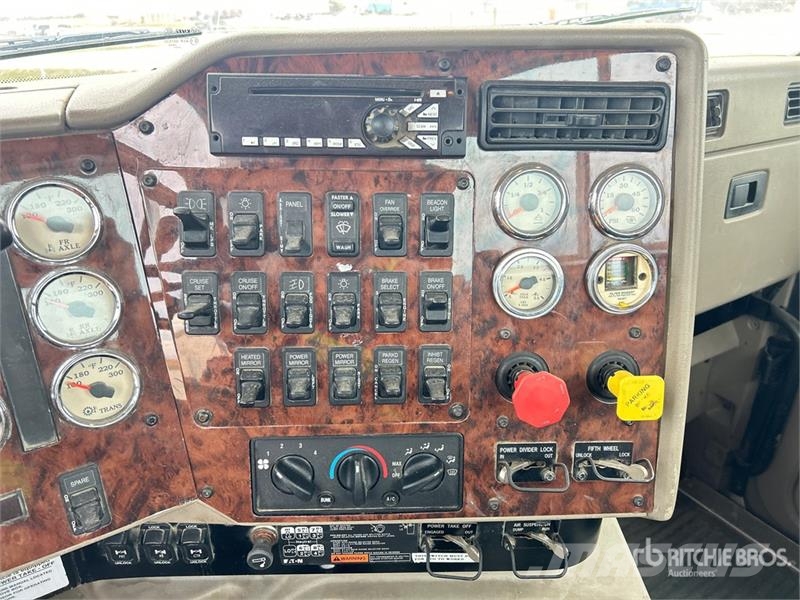 International 5900i Cab and Chassis Cabines