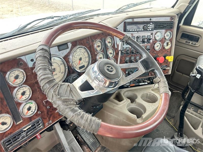 International 5900i Cab and Chassis Cabines