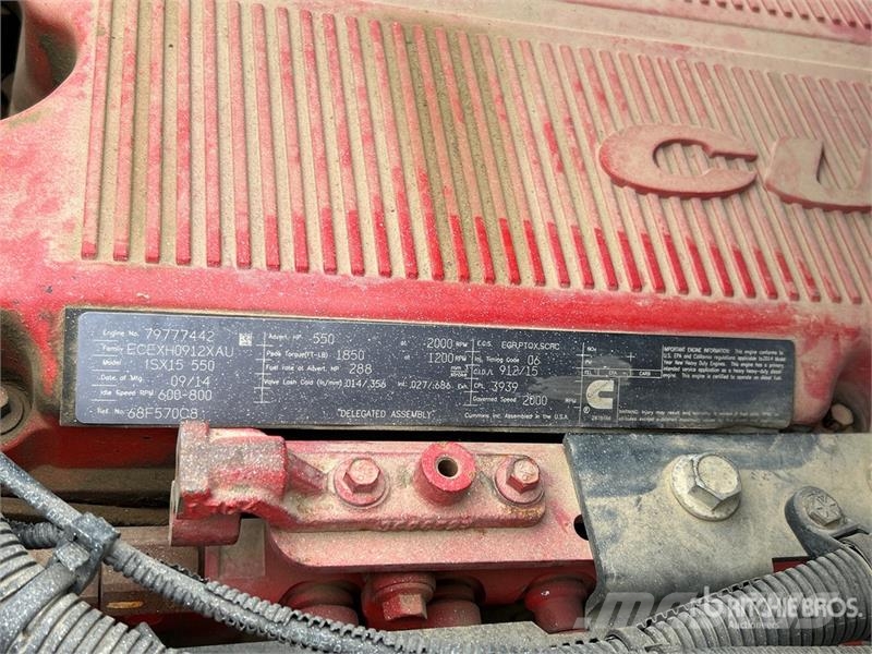 International 5900i Cab and Chassis Cabines