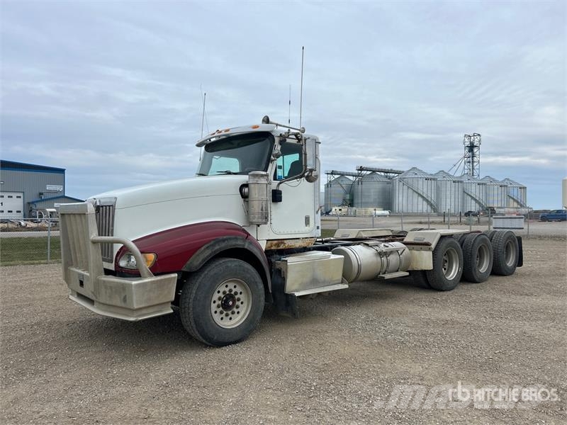 International 5900i Cab and Chassis Cabines
