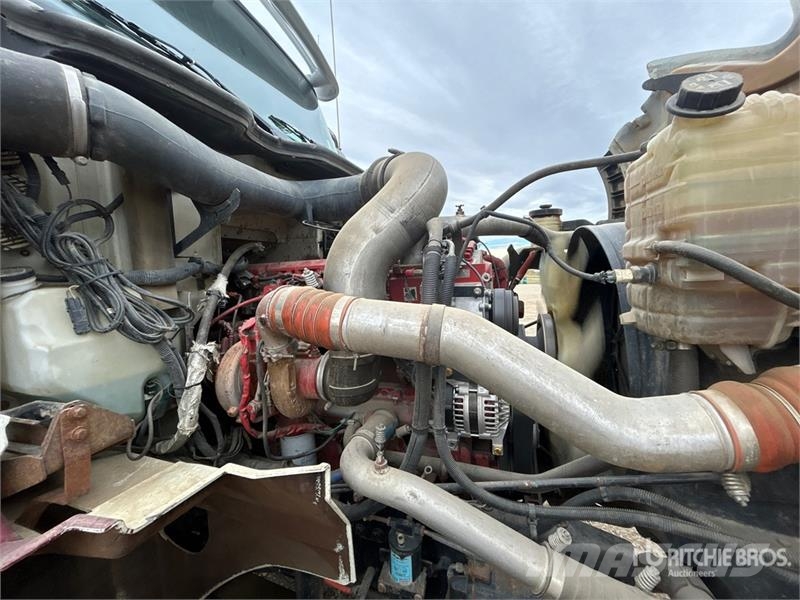 International 5900i Cab and Chassis Cabines