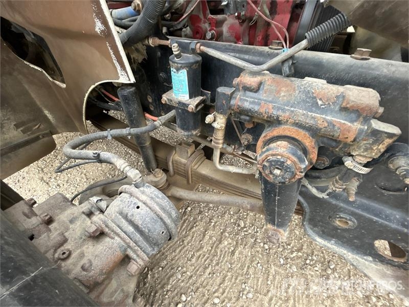International 5900i Cab and Chassis Cabines