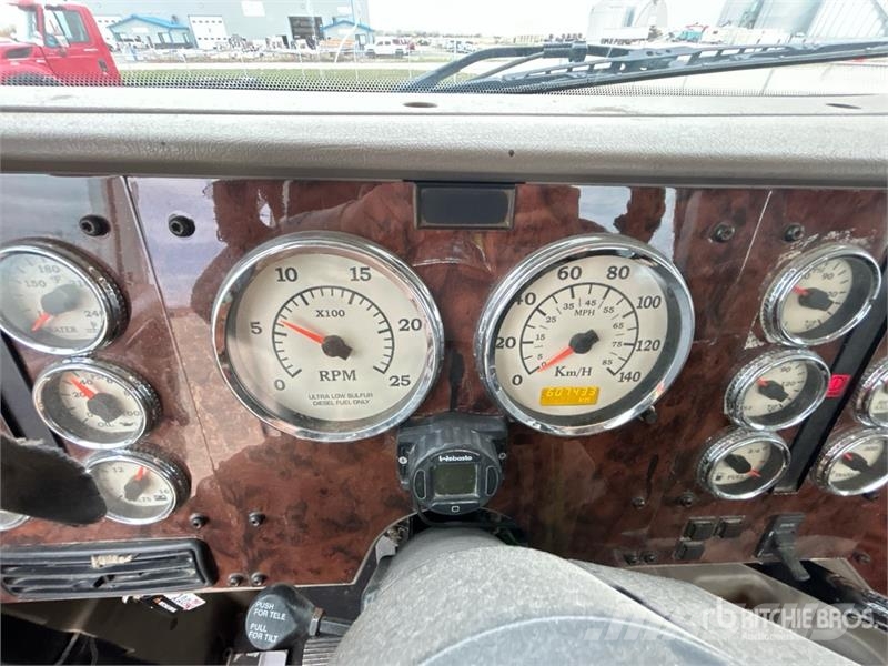 International 5900i Cab and Chassis Cabines