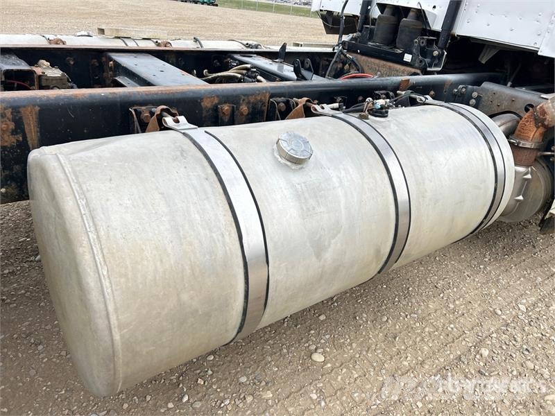 International 5900i Cab and Chassis Cabines