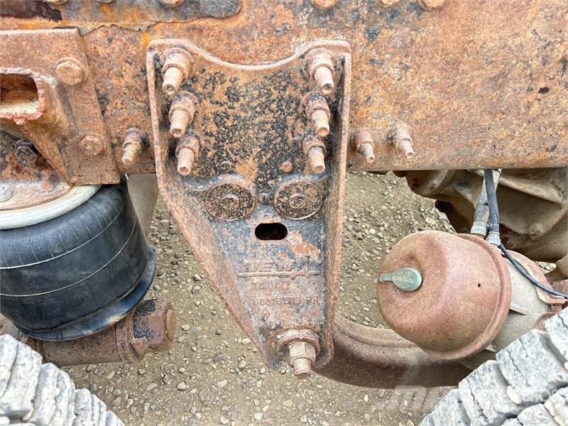 International 5900i Cab and Chassis Cabines