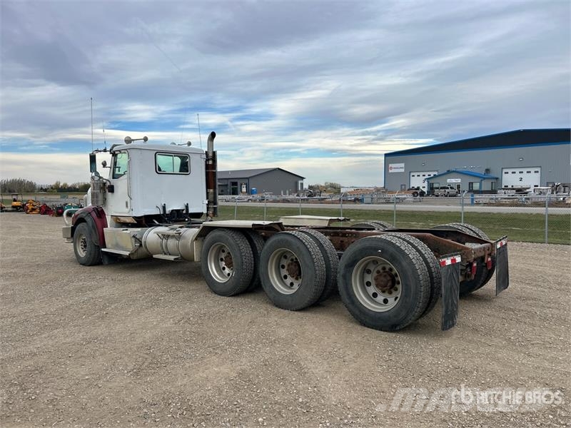 International 5900i Cab and Chassis Cabines