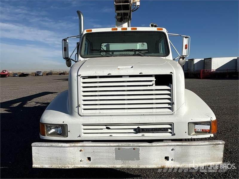 International 600C 34000 lb Straight Boom on International 2674  起重车