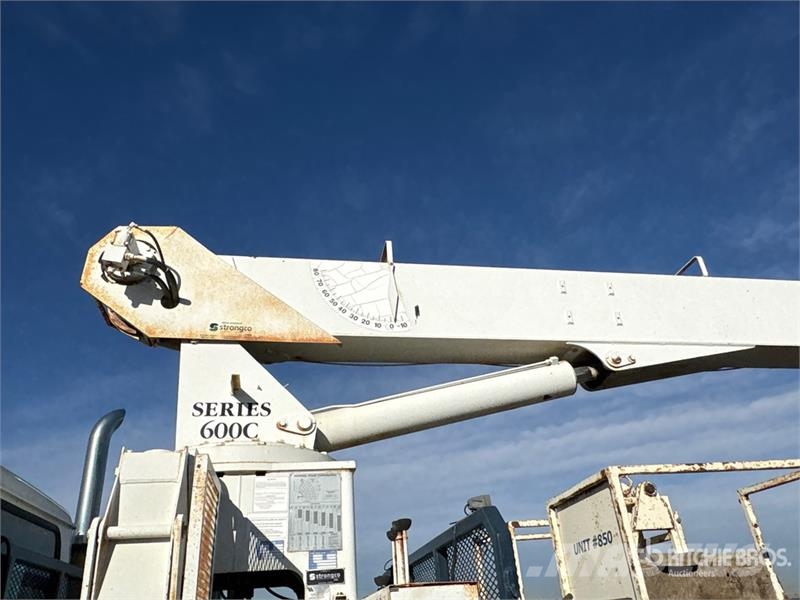 International 600C 34000 lb Straight Boom on International 2674  起重车